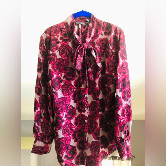 Kristin Davis Flower Blow Shirt - Picture 10 of 10